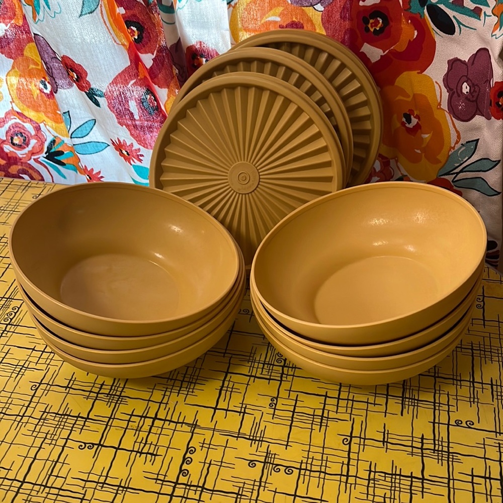 Vintage Tupperware bowls